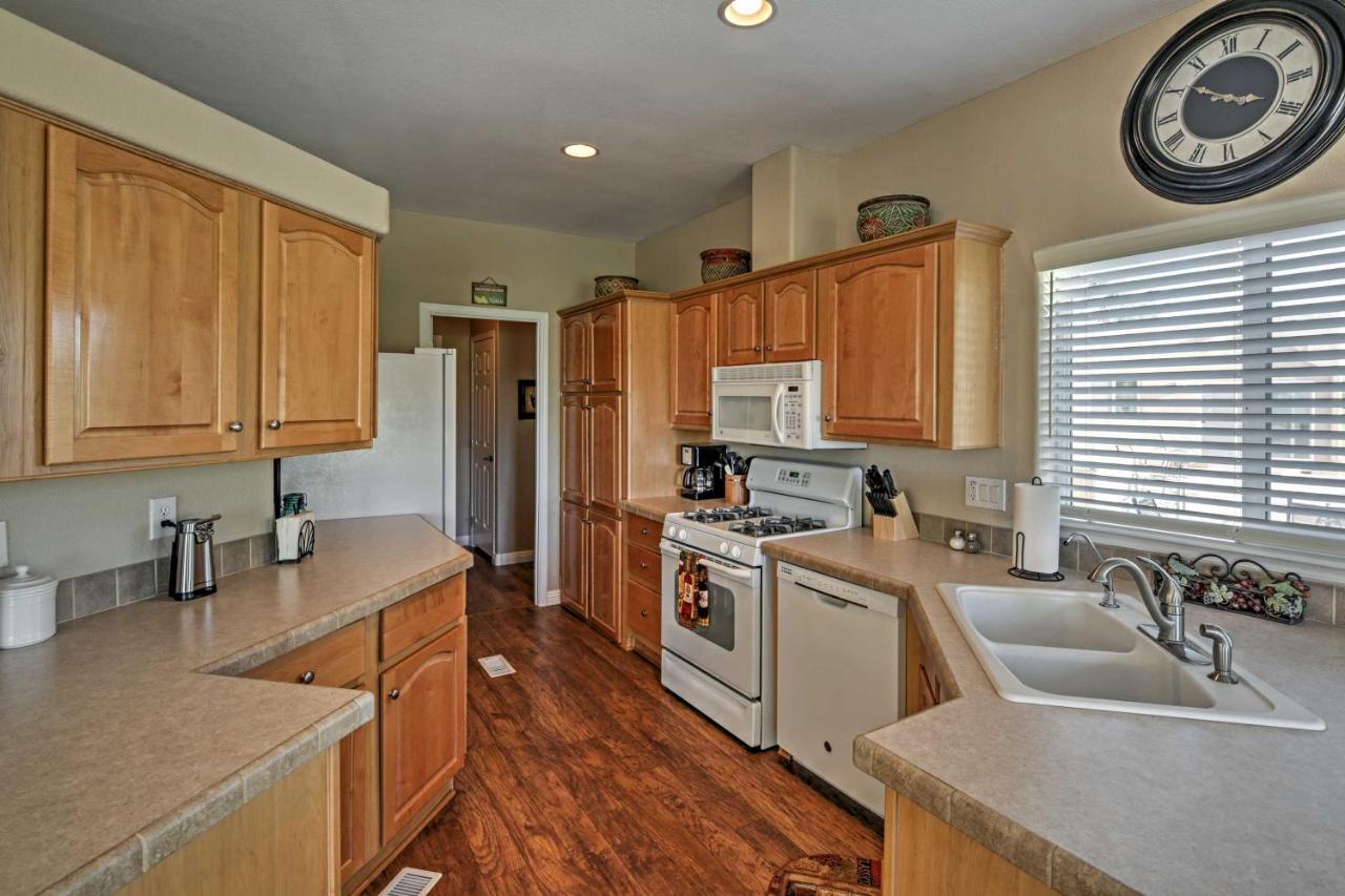 Rivers Edge Golf Condo With Beach Access And Patio! Needles Exteriér fotografie
